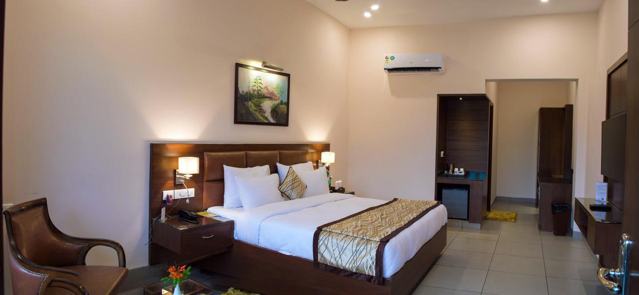 Corbett The Baagh Spa & Resort Rāmnagar Exterior photo